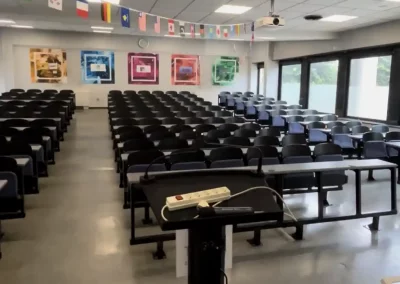 Vue depuis le pupitre de l'amphithéâtre de l'IUT de Chartres équipé de luminaires LED DALI à gradation individuelle