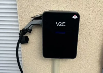 borne de recharge connectee V2C Trydan 7,4 kW irve fixee sur le mur d une maison chez un particulier a Dreux