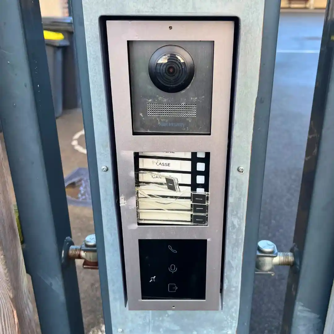 depannage en urgence d un interphone vandalisé a dreux