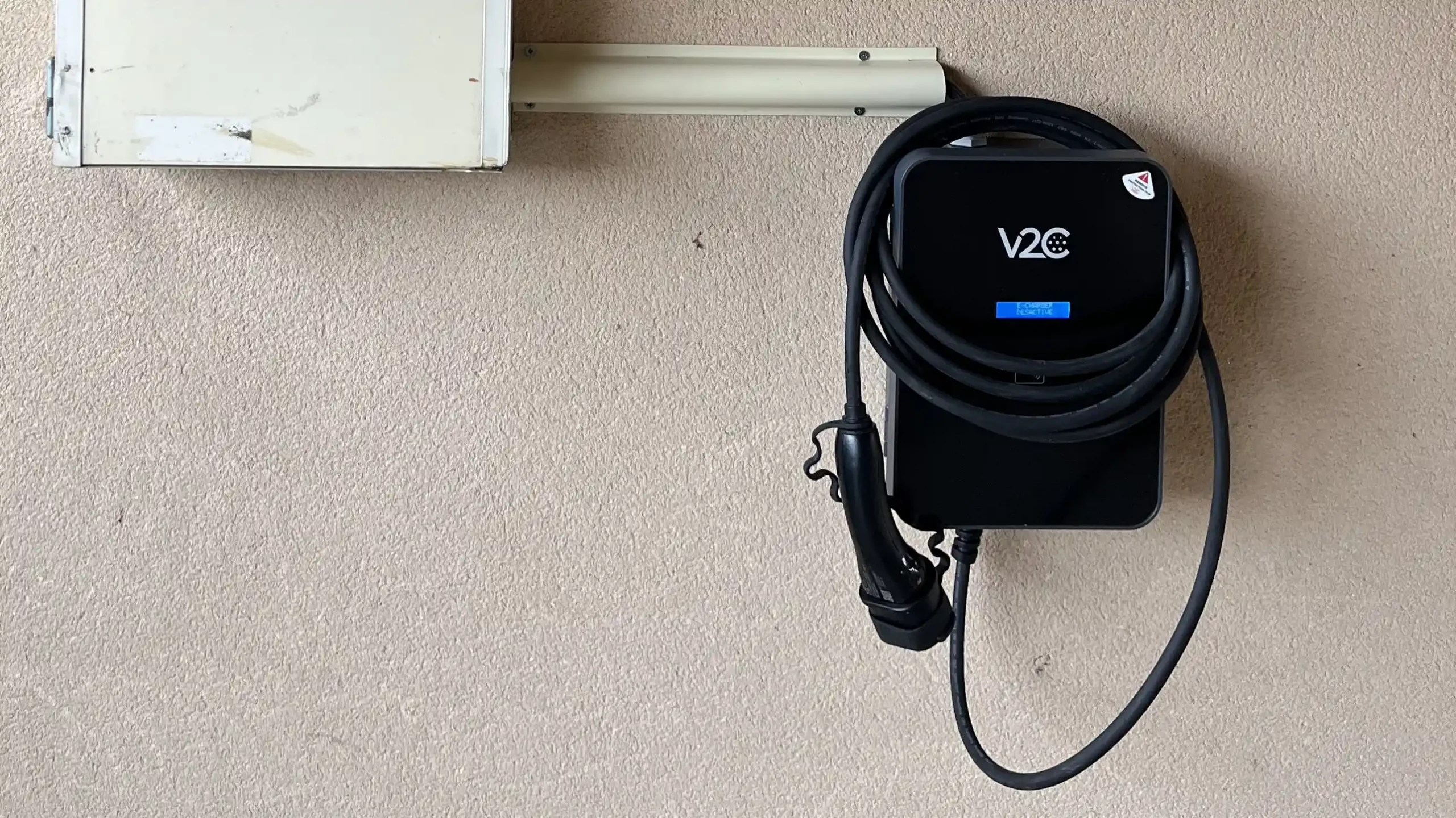 Borne de recharge V2C Trydan Pro installée à domicile pour véhicule de fonction électrique par ElectriZen